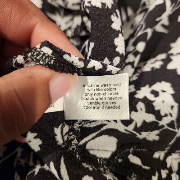 Lane Bryant Black White Floral Button Up Blouse Size 26/28 Bloomcore Feminine - Picture 9 of 13